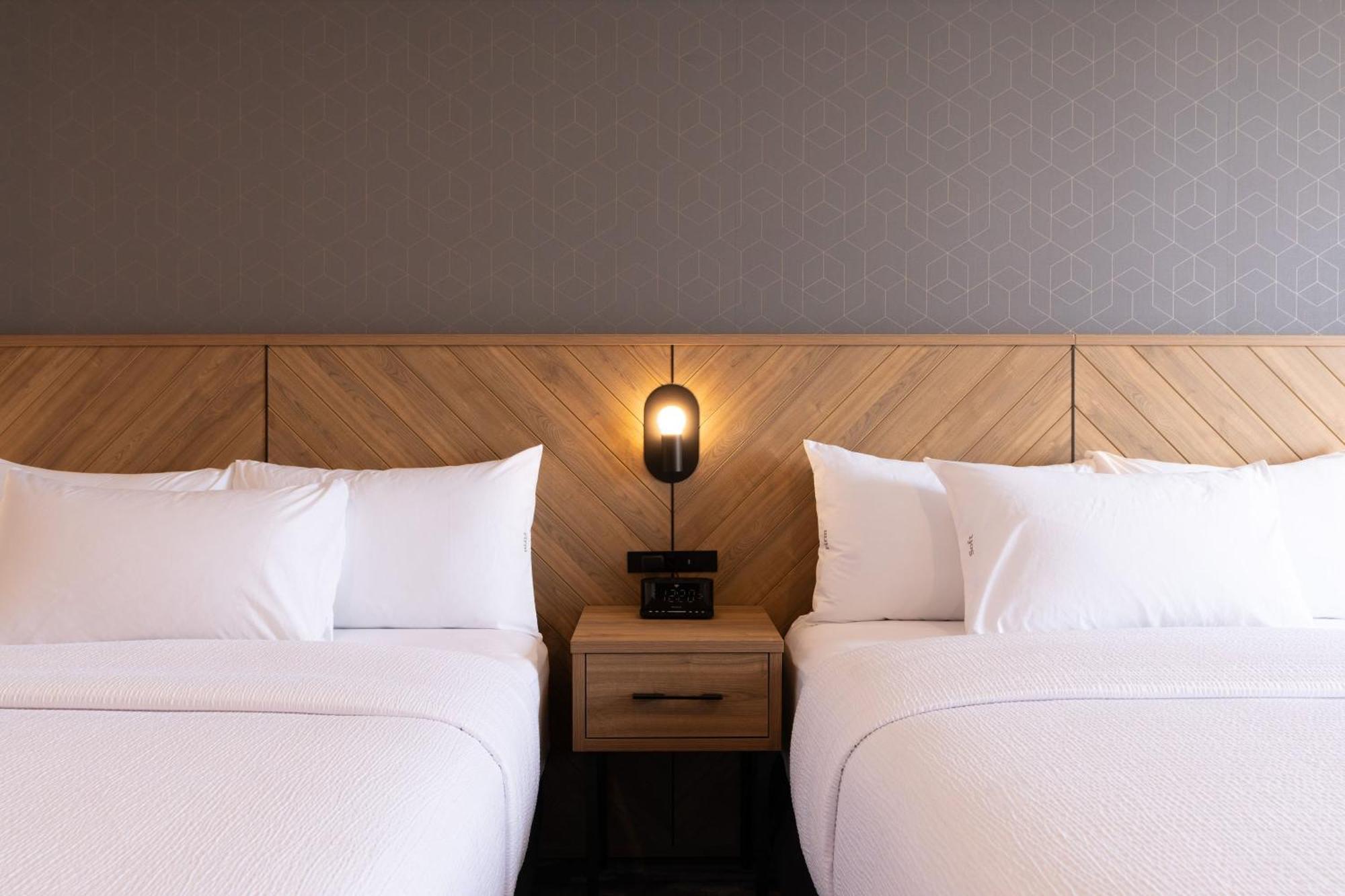 Sandman Signature Airport & Hotel 4*